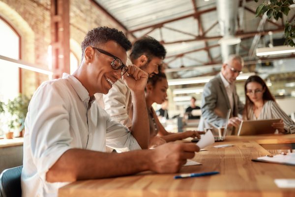 Tevreden medewerkers die gebruik maken van het presentief medisch onderzoek (pmo) het medewerkerstevredenheidsonderzoek (mto) en 360 graden feedback